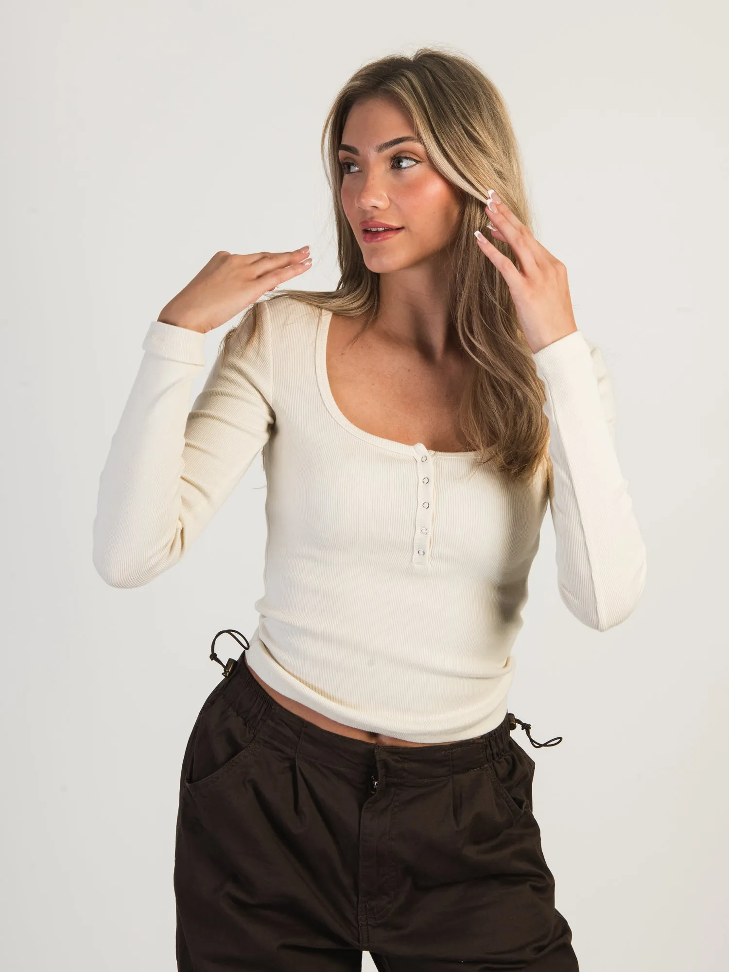 HARLOW DAPHNE LONG SLEEVE HENLEY - CREAM